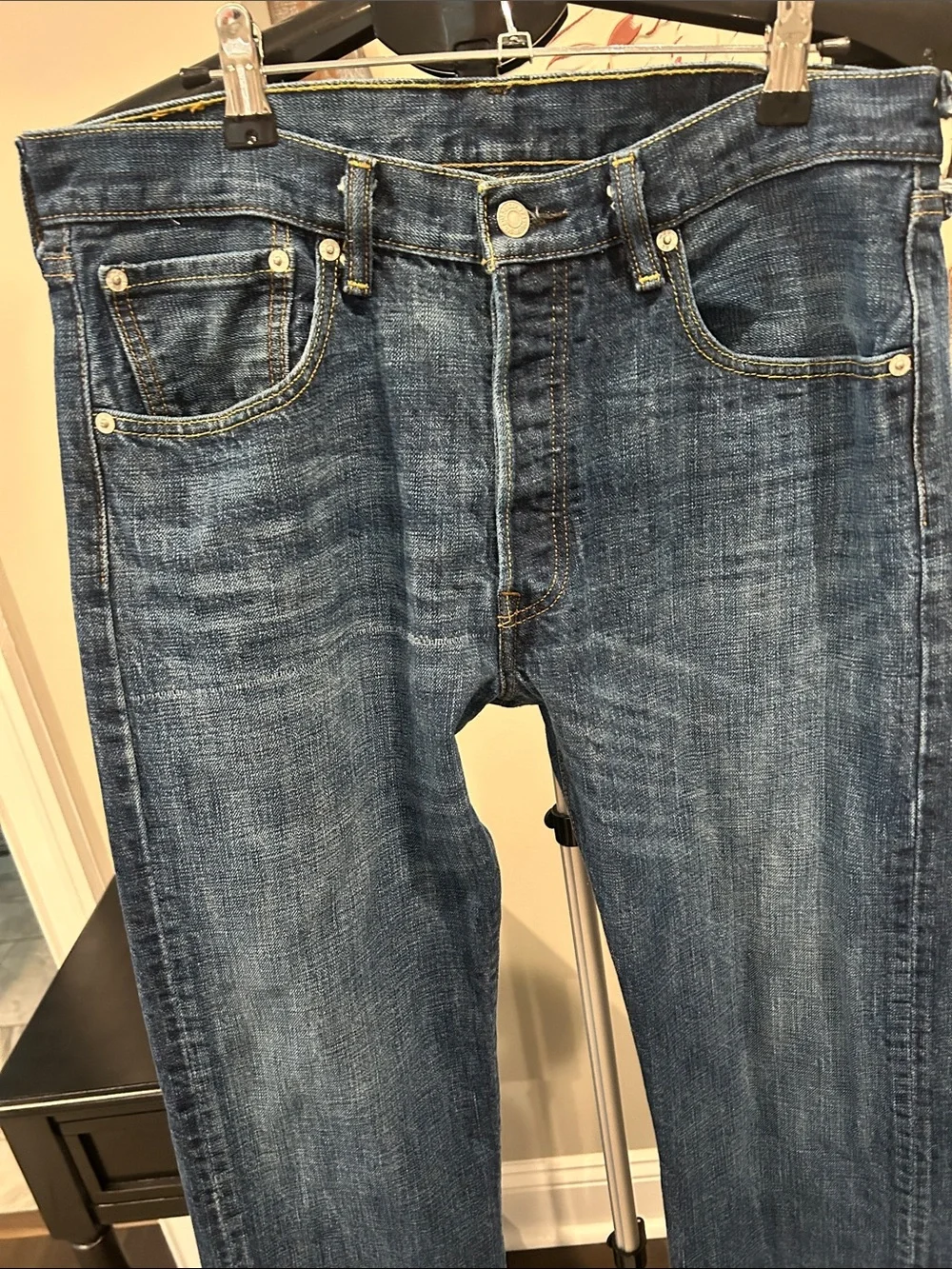 Levi's Men's Bootcut Jeans in Medium Blue Wash Size 34x32 / Button fly